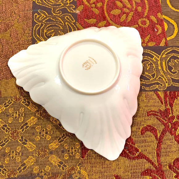 Lenox Triangle Embossed Candy Nut Dish with 24 K Gold Trim. Vintage - Picture 3 of 8